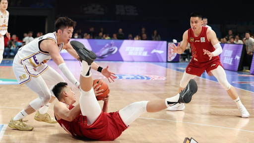 字母哥：在NBA的13年，我从未见过罗林斯这样进步这么大的球员